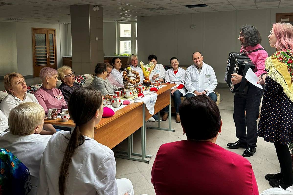 В Гродненском областном клиническом центре «Психиатрия-наркология» впервые  прошла встреча для работников, которые трудятся в учреждении 30-40 и более  лет → Новости и статьи → События профсоюза → Гродненская областная  организация Белорусского ...