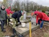 В Гродно молодые медики благоустроили могилы ветеранов Великой Отечественной войны