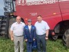 Помощник врача Сморгонской центральной райбольницы Вероника Ковалевская помогает отцу-комбайнеру на уборке зерна