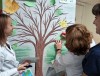Символическое дерево из пожеланий своим родителям составили работники больницы скорой медицинской помощи города Гродно