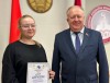 Акушерка из Гродно Анастасия Копытская отмечена дипломом участника торжественного мероприятия к 75-летию областного объединения профсоюзов