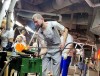 Работники центральной поликлиники Гродно посмотрели, как в Березовке «рождается» хрусталь