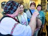 В подарок ветеранам к Празднику труда администрация и профком Гродненского РУП «Фармация» организовали экскурсию в центр ремесел «Наследие»