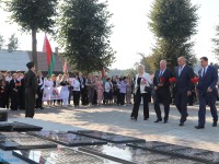 В ДЕНЬ НАРОДНОГО ЕДИНСТВА В МОСТАХ ПОСЛЕ РЕКОНСТРУКЦИИ ОТКРЫЛИ ПАМЯТНИК СОВЕТСКИМ ВОИНАМ И ПАРТИЗАНАМ