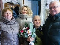 Администрация и профком Ивьевского центра гигиены поздравили с 90-летием бывшую коллегу Дануту Козловскую