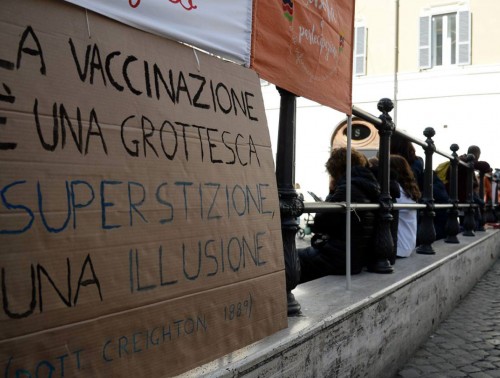 В ЧЕХИИ – ДВА ВЫХОДНЫХ, В ИТАЛИИ – ЛИШЕНИЕ ЗАРПЛАТЫ. КАК СТИМУЛИРУЮТ ВАКЦИНИРОВАТЬСЯ В СТРАНАХ ЕВРОПЫ