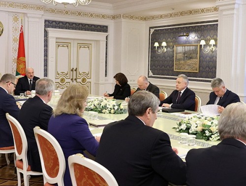 ПРОЕКТ НОВОЙ КОНСТИТУЦИИ БЕЛАРУСИ ПРЕДСТАВИЛИ ПРЕЗИДЕНТУ