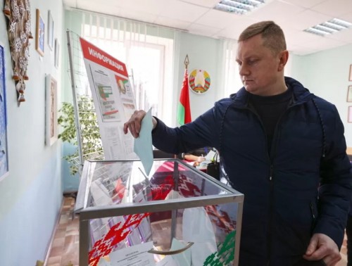 НЕОЖИДАННО: В УРНАХ ДЛЯ ДОСРОЧНОГО ГОЛОСОВАНИЯ ЗАКАНЧИВАЕТСЯ СВОБОДНОЕ МЕСТО