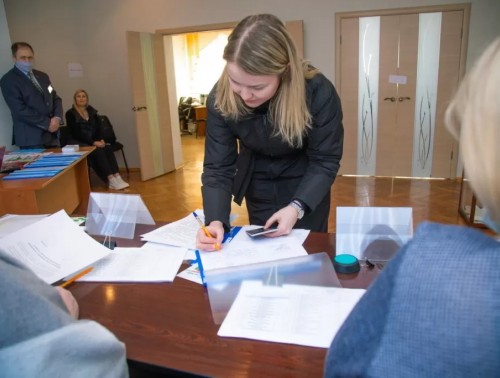 ЕДИНИЧНЫЕ ЖАЛОБЫ ИЗБИРАТЕЛЕЙ ЕСТЬ, НО ИХ СЛОЖНО НАЗВАТЬ ОБЪЕКТИВНЫМИ И КОНСТРУКТИВНЫМИ