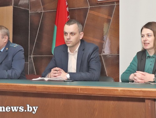 Правовой инспектор труда Гродненской областной организации БПРЗ Валентина Таврель встретилась с коллективом Ивьевской ЦРБ