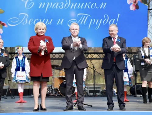 ЗДРАВСТВУЙ, ПЕРВОМАЙ! РУКОВОДСТВО ФЕДЕРАЦИИ ПРОФСОЮЗОВ БЕЛАРУСИ, МИНГОРИСПОЛКОМА И МИНИСТЕРСТВ ВОЗЛОЖИЛИ ЦВЕТЫ К СТЕЛЕ «МИНСК – ГОРОД-ГЕРОЙ»