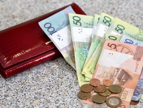 СРЕДНЯЯ ЗАРПЛАТА В АПРЕЛЕ 2022 ГОДА В БЕЛАРУСИ – 1567,8 РУБЛЯ. ОБЗОР ВЫПЛАТ ПО РЕГИОНАМ