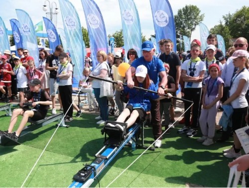 МОРЕ СПОРТА И ПОЗИТИВА: КАК СТОЛИН ПРИНИМАЛ «ВЫТОКI»