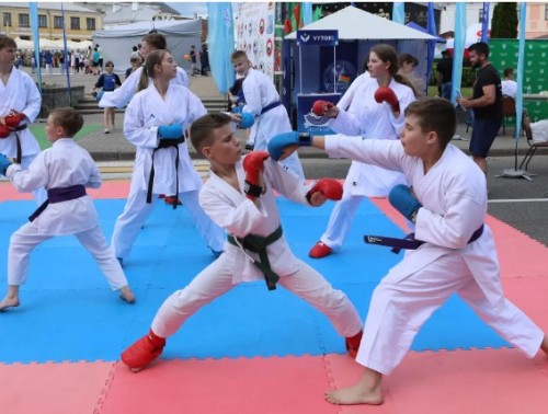 ПРАЗДНИК СПОРТА И КУЛЬТУРЫ. В НОВОГРУДКЕ С РАЗМАХОМ ПРОХОДИТ ФЕСТИВАЛЬ «ВЫТОКI. КРОК ДА АЛIМПУ»