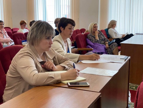 Владислав Голяк: «Председатели профкомов должны принять самое активное участие в разъяснительной работе по новым стимулирующим выплатам для медиков»