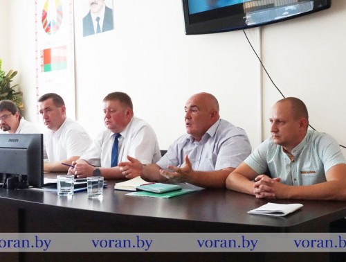 «Работайте на свой авторитет, чтобы он потом работал на вас», — напутствовал молодых врачей Вороновской ЦРБ лидер областной профсоюзной организации Владислав Голяк