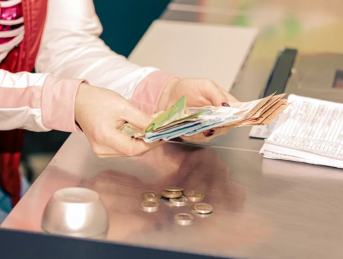 ЗАРПЛАТЫ ПЕДАГОГОВ И МЕДИКОВ В 2023 ГОДУ: ЖДАТЬ ЛИ БЮДЖЕТНИКАМ ПОВЫШЕНИЯ ДОХОДОВ