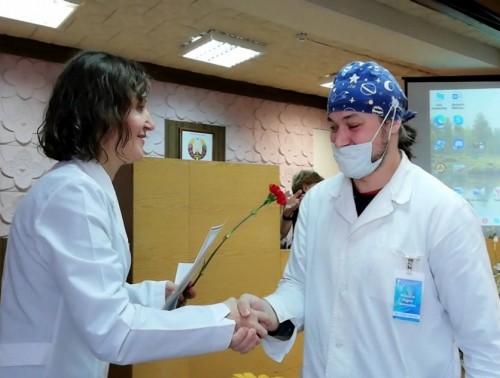 Более 100 тысяч рублей материальной помощи выплатили работникам Свислочской райбольницы наниматель и профсоюз в прошлом году