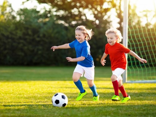 Гродненский профсоюз здравоохранения поможет футболистам детской спортшколы закупить форму