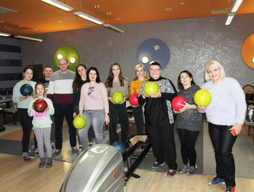 Около ста работников Гродненской центральной поликлиники принимают участие в турнире по боулингу