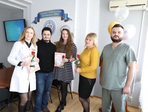 В Щучине в преддверии 8 Марта поздравили женщин-медиков