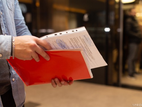 ПОЧУВСТВУЙТЕ РАЗНИЦУ. МУЖЧИНА НЕ СОГЛАСИЛСЯ С ИСПЫТАТЕЛЬНЫМ СРОКОМ И РЕШИЛ СОЗДАТЬ ПРОФСОЮЗ