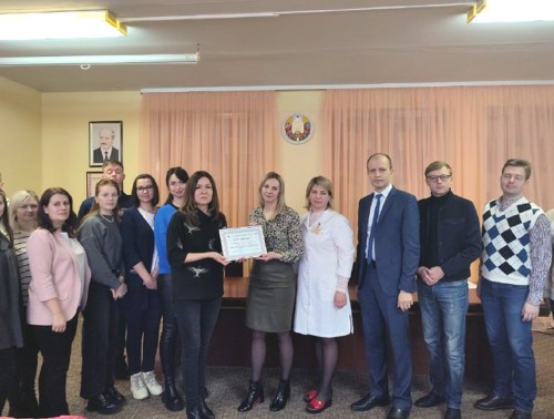 МОЛОДЕЖНЫЙ СОВЕТ ПРОФСОЮЗА МПИКБП ВРУЧИЛ СЕРТИФИКАТ ДОМУ РЕБЕНКА В МОГИЛЕВЕ