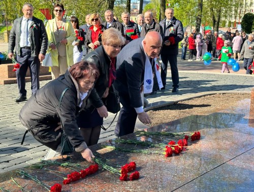 Председатель Гродненской областной организации БПРЗ Владислав Голяк принял участие в возложении цветов к Братской могиле советских воинов и партизан в областном центре
