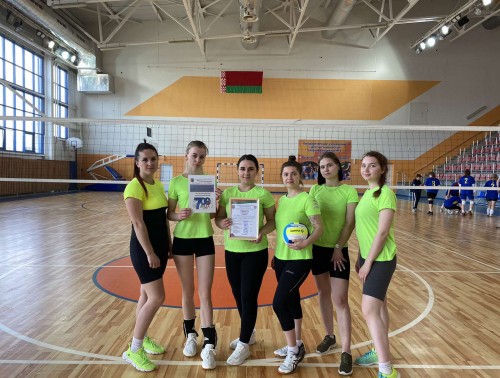 Женская команда Лидской ЦРБ заняла третье место в районном турнире по волейболу