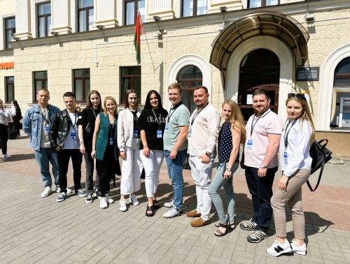 11 работников крупнейших клиник Гродненщины принимают участие в профсоюзном молодежном форуме