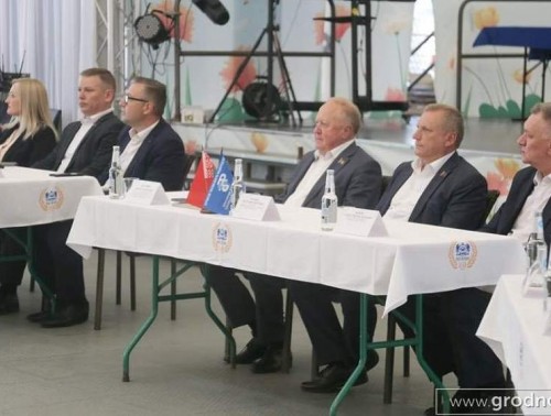 РАЗГОВОР О МАЛОЙ РОДИНЕ. В ФОРМАТЕ «ВСТРЕЧИ БЕЗ ГАЛСТУКОВ» ПРОШЛА ДИАЛОГОВАЯ ПЛОЩАДКА ДЛЯ УЧАСТНИКОВ ПЕРВОГО МОЛОДЕЖНОГО СЛЕТА ПРОФСОЮЗНОГО АКТИВА