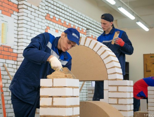 НА ВОСТРЕБОВАННЫЕ РАБОЧИЕ СПЕЦИАЛЬНОСТИ РАЗРЕШИЛИ ПРИНЯТЬ БОЛЬШЕ УЧАЩИХСЯ