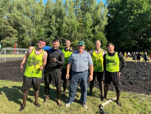 Сборная медицинских работников Гродно сыграла в болотный футбол