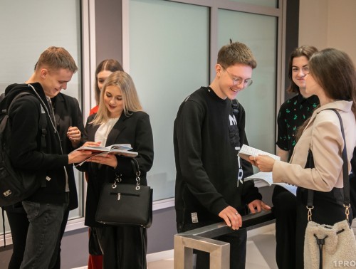 МЕДИЦИНСКИЕ ВУЗЫ БЕЛАРУСИ ПРИНИМАЮТ ДОКУМЕНТЫ У СТУДЕНТОВ-ПЛАТНИКОВ, А ЧТО С ПРОХОДНЫМИ БАЛЛАМИ НА БЮДЖЕТ?