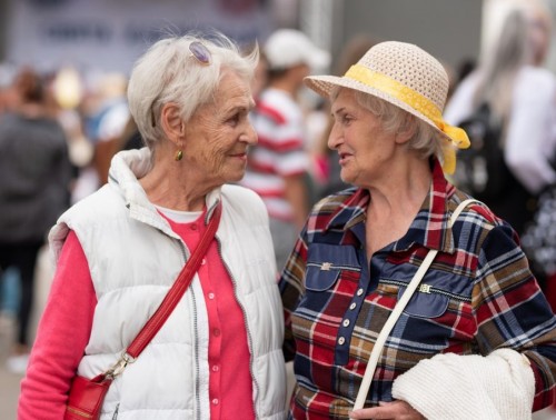ЧЕСТВОВАНИЕ ДОЛГОЖИТЕЛЕЙ, ПОСАДКА АЛЛЕЙ, ФЕСТИВАЛИ: БЕЛАРУСЬ ГОТОВИТСЯ КО ДНЮ ПОЖИЛЫХ ЛЮДЕЙ