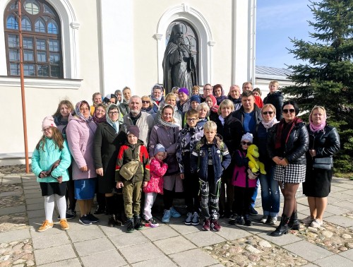 Экскурсию для многодетных семей к памятникам церковного зодчества организовал профком Лидской ЦРБ