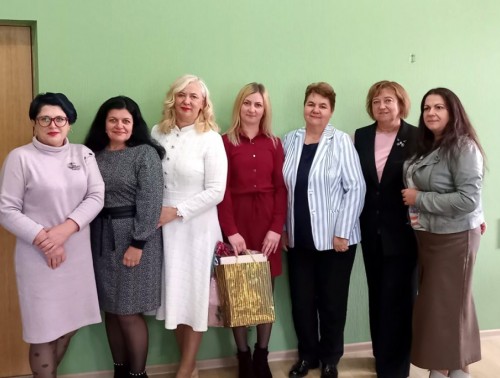 ПРОФСОЮЗЫ ПОМОГАЮТ МНОГОДЕТНЫМ МАМАМ