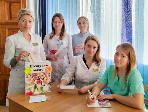 Фотофакт. В организациях здравоохранения Гродненщины продолжаются профсоюзные акции «Поздравим маму вместе!», «Поздравим папу вместе!»