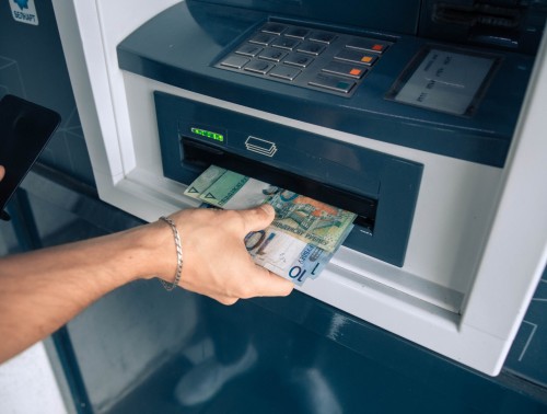 ЧТО НУЖНО ЗНАТЬ О ДЕТСКИХ БАНКОВСКИХ КАРТАХ