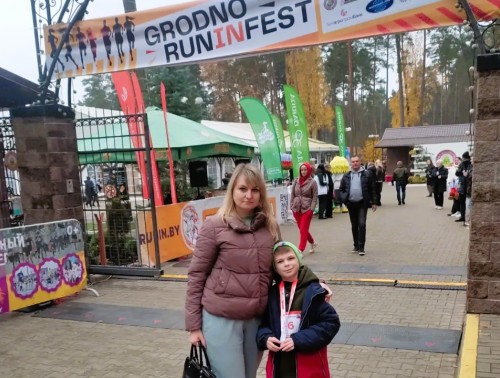 Гродненские медики вместе с детьми приняли участие в семейном забеге «GrodnoRunInFest»