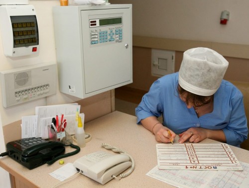 РАСХОДЫ НА ЗАРПЛАТЫ МЕДИКАМ УВЕЛИЧАТ