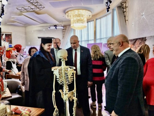 Гродненский профсоюз здравоохранения презентовал медицинские профессии в областной филармонии