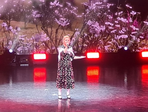 Акушерка 7-й поликлиники города Гродно Анастасия Копытская выступила на концерте в честь 75-летия областного объединения профсоюзов