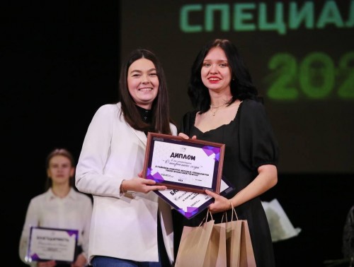 Медсестра Щучинской ЦРБ Александра Смоленская признана открытием года по результатам районного конкурса молодых специалистов