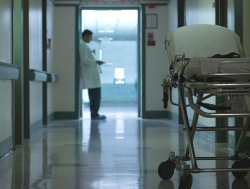 КАК ПОЛУЧИТЬ МЕДПОМОЩЬ НЕ ПО МЕСТУ РЕГИСТРАЦИИ? МИНЗДРАВ СКОРРЕКТИРОВАЛ ПРАВИЛА