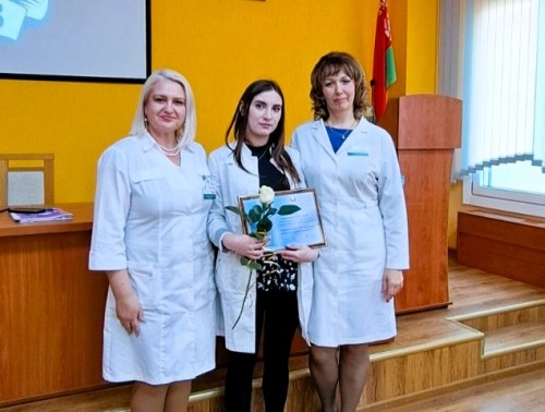Медсестра Виктория Пешко признана лучшим наставником центральной поликлиники Гродно
