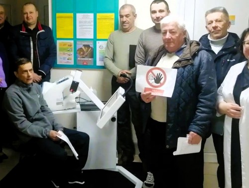 Водители детской поликлиники Гродно проходят предрейсовое медобследование на специальном аппаратно-программном комплексе