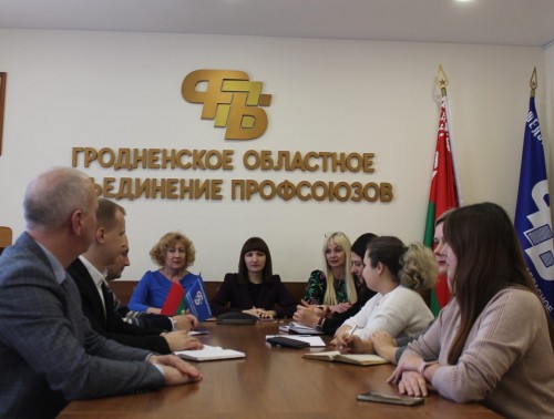 ПРОФСОЮЗНАЯ ЮРИДИЧЕСКАЯ СЛУЖБА ОБСУДИЛА ПРОЕКТ ПОСТАНОВЛЕНИЯ СОВМИНА О СТАТУСЕ ПОСТРАДАВШИХ ОТ АВАРИИ НА ЧАЭС