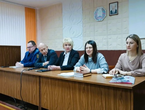 Главный правовой инспектор труда Гродненского областного профсоюза здравоохранения консультировала граждан в Свислочи