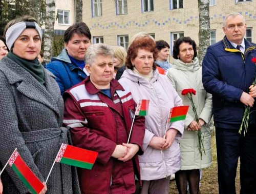 В Сморгони городской митинг, посвященный годовщине хатынской трагедии, прошел на территории местной райбольницы